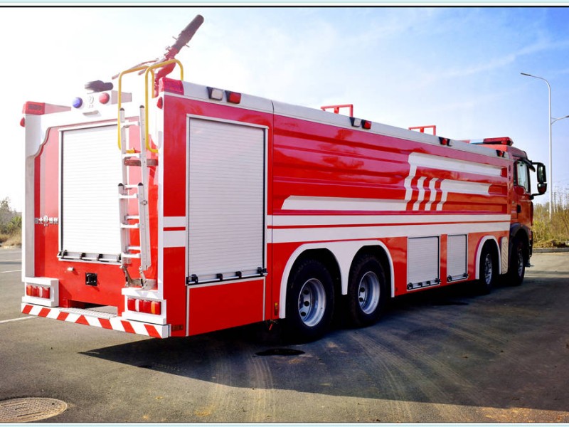 重汽豪沃 24噸 泡沫消防車