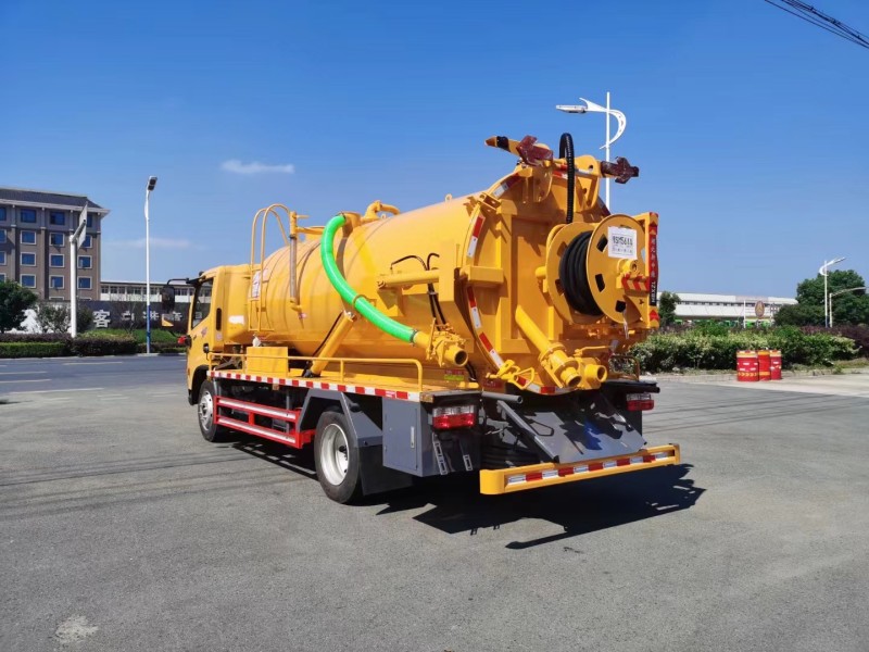 東風(fēng)D6 一體罐清洗吸污車