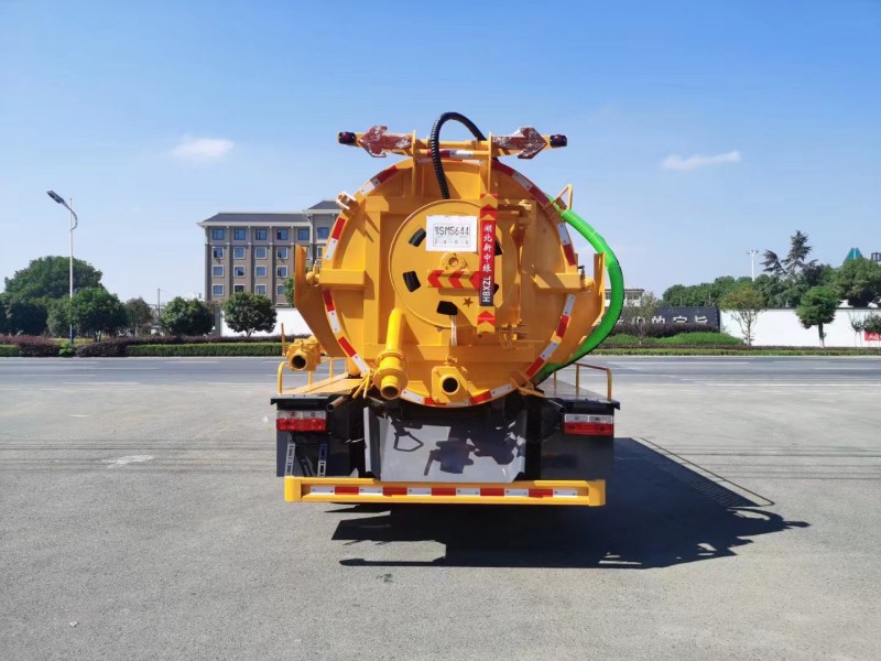 東風(fēng)D6 一體罐清洗吸污車