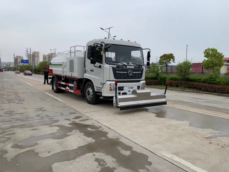 東風(fēng)天錦   路面養(yǎng)護(hù)車