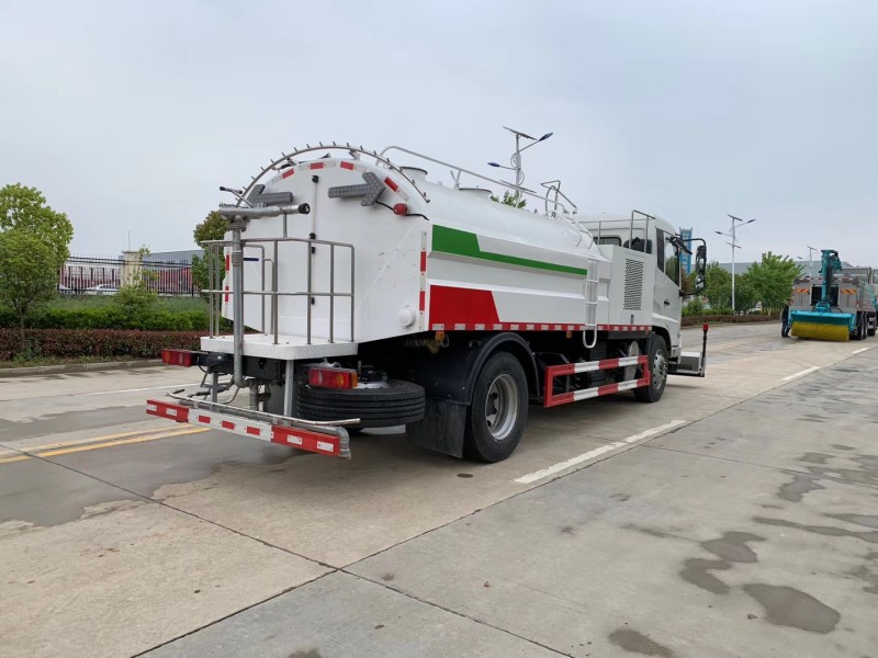 東風(fēng)天錦   路面養(yǎng)護(hù)車