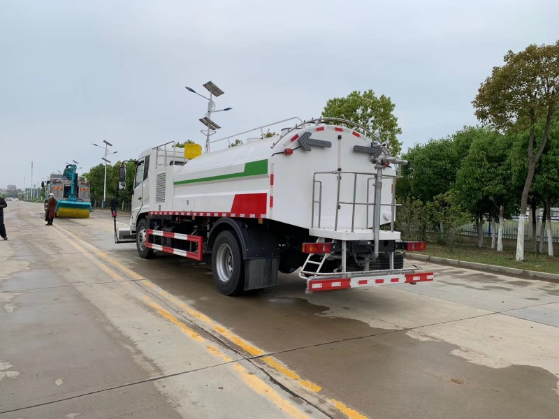 東風(fēng)天錦   路面養(yǎng)護(hù)車