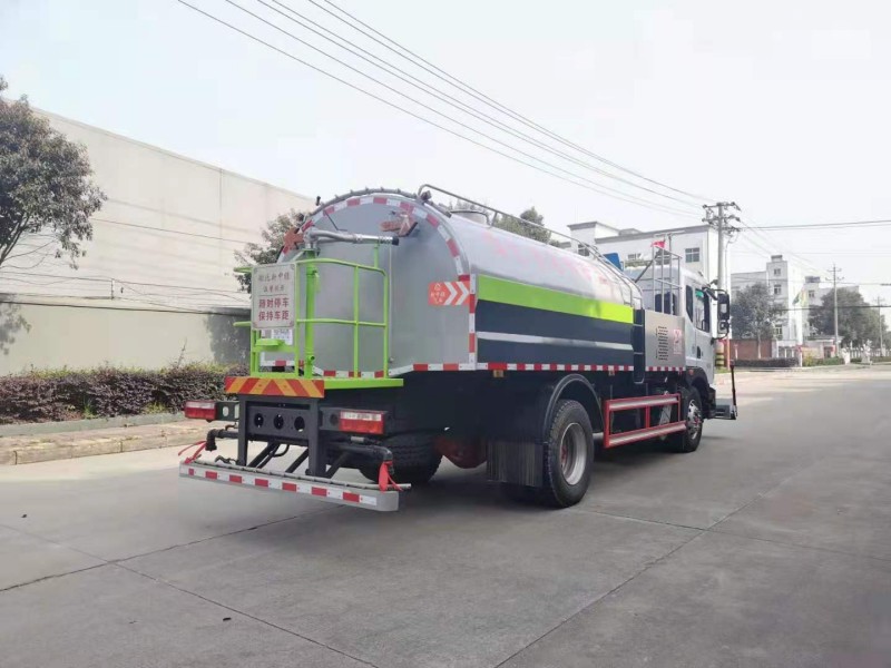 東風(fēng)D9   綠化綜合養(yǎng)護(hù)車