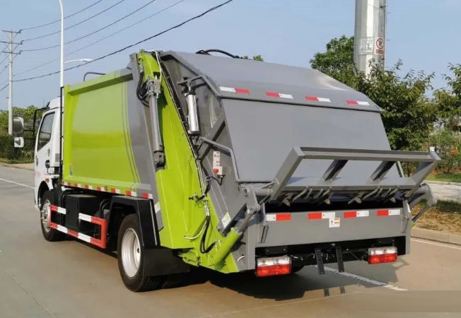 東風(fēng)大多利卡-8方壓縮式垃圾車