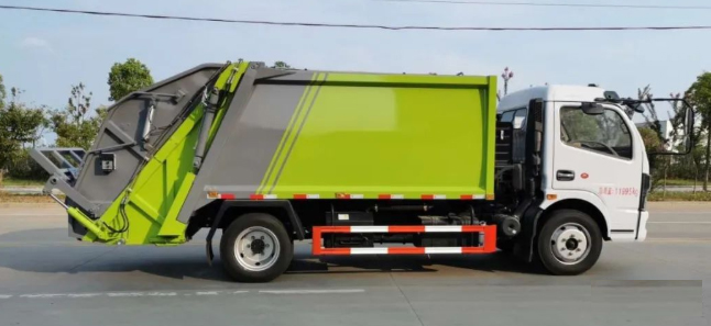 東風(fēng)大多利卡-8方壓縮式垃圾車