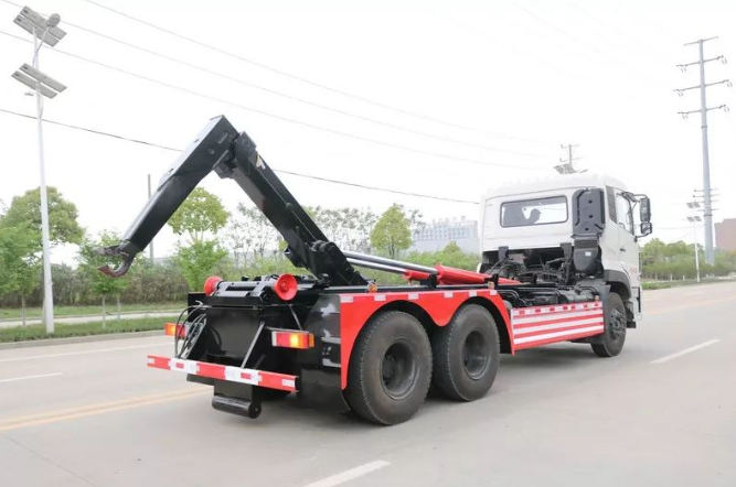 18立方移動(dòng)壓縮垃圾站