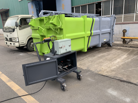 帶推鏟的密封垃圾箱